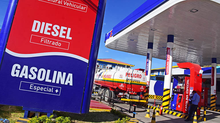 Santa Cruz La Paz y Cochabamba consumen el 77 de combustibles en